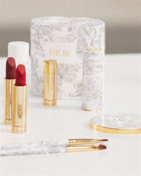 dior rouge premier pocket mirror.